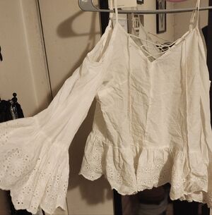 Arizona Jean Company White Eyelet Blouse
